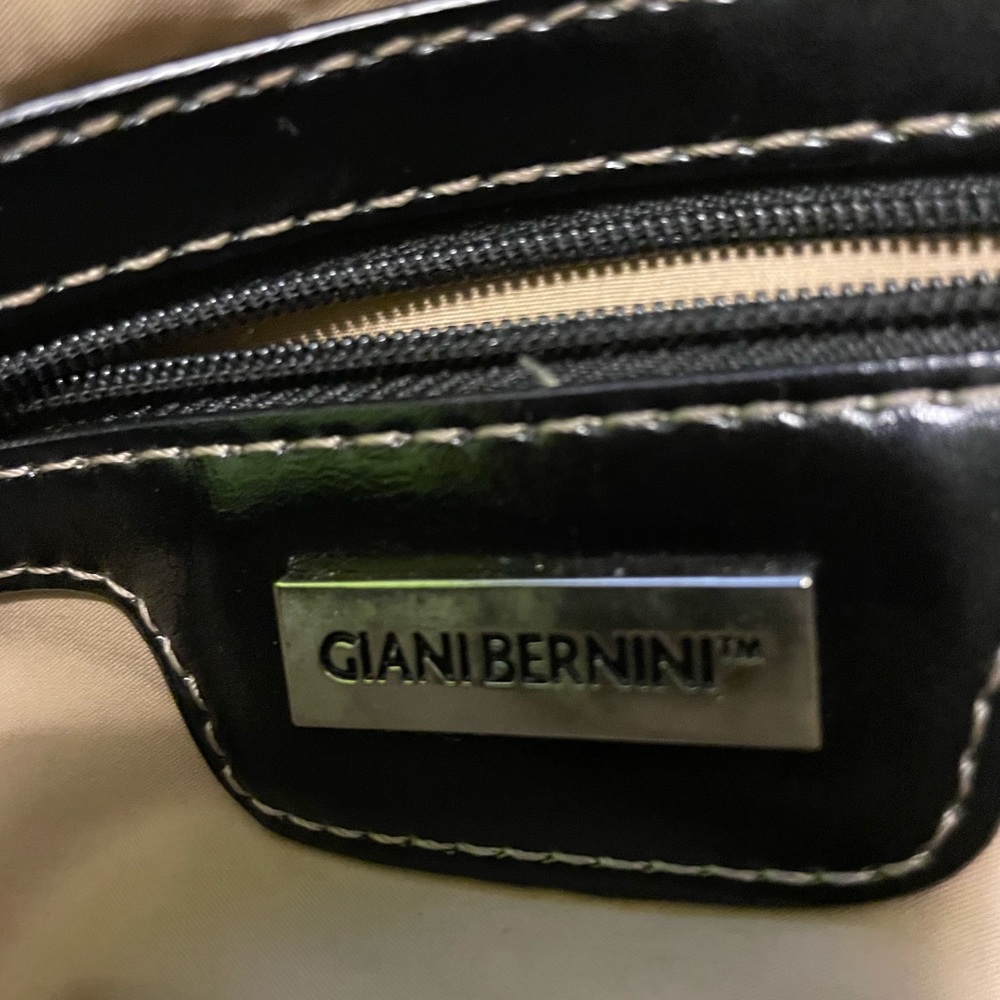 Black Gianni Bernini shoulder bag.